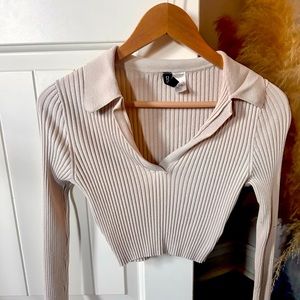 Long sleeved V neck, collared crop top.